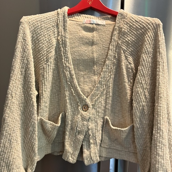 FP Beach TEXTURED KNIT cropped sweater button up cardigan pockets puff sleeve S - Picture 4 of 16